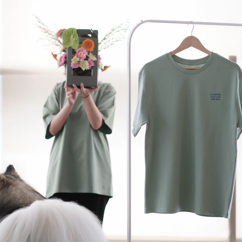 Grandpa Surf Series T-shirt-Green (Same Style for Men and Women) - เสื้อยืดผู้หญิง - ผ้าฝ้าย/ผ้าลินิน ขาว