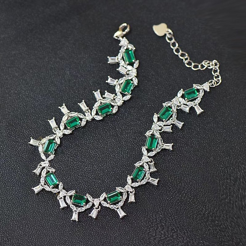 Infinite Grace Emerald Court Design Bracelet 925 Sterling Silver Plated 18K Quality Imitation Stones - สร้อยข้อมือ - เงินแท้ สีเขียว