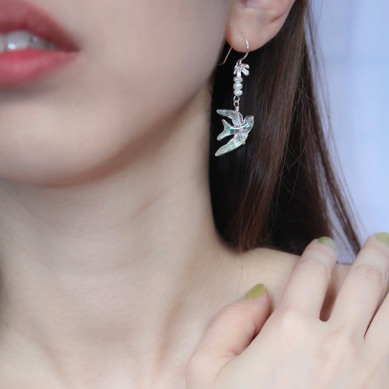 快樂王子與燕子 淡水珍珠 S925 純銀耳環 - 耳環/耳夾 - 珍珠 透明
