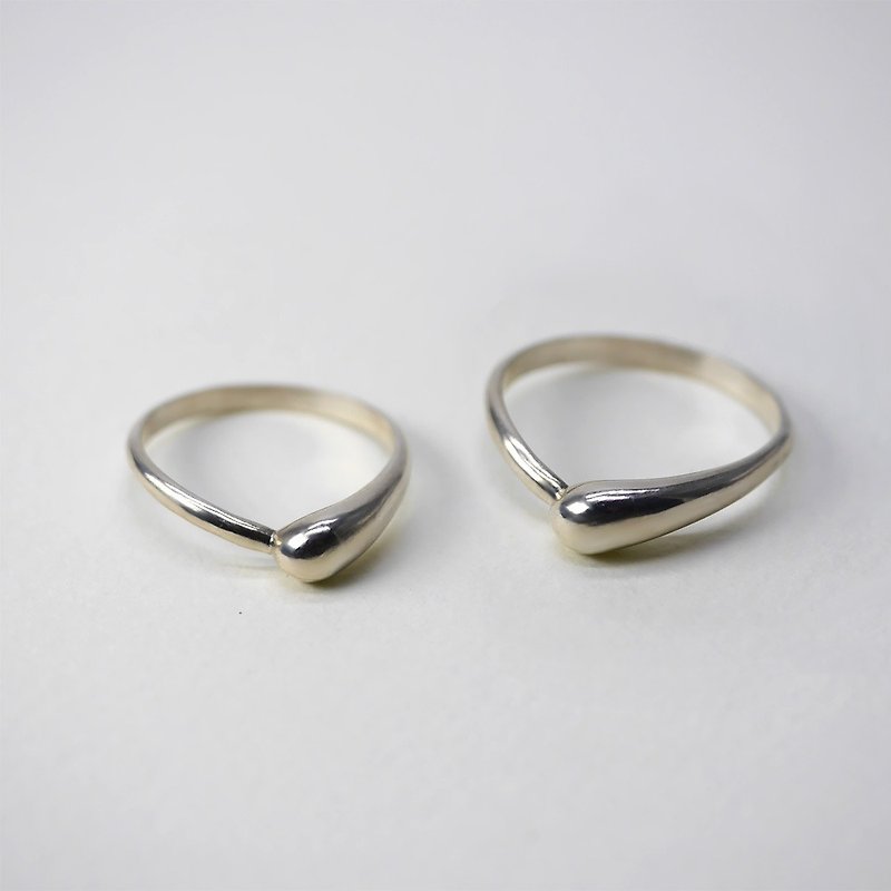 Hand in hand - Two World Series - Sterling Silver Couple Ring - แหวนคู่ - เงินแท้ สีเงิน
