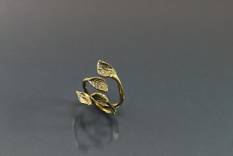 Plant series - four-leaf staggered Bronze ring - แหวนทั่วไป - ทองแดงทองเหลือง สีเขียว