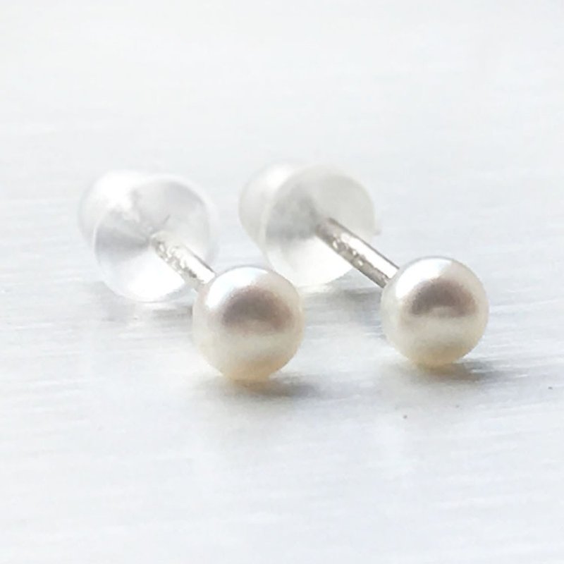 High Luster 5A Quality White Pearl Stud Earrings - 耳環/耳夾 - 珍珠 白色