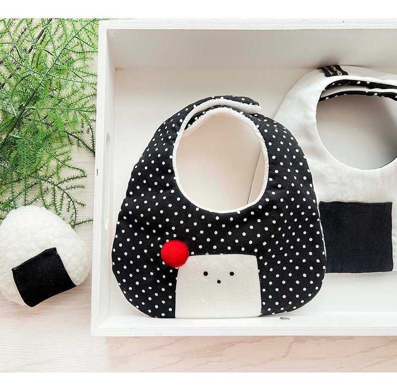 Plum rice ball shape double-sided bib Onigiri 红ちゃん - Bibs - Cotton & Hemp Black