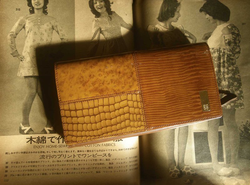 【老時光 OLD-TIME】早期二手古董包Givenchy長皮夾 - 收納箱/收納用品 - 其他材質 多色