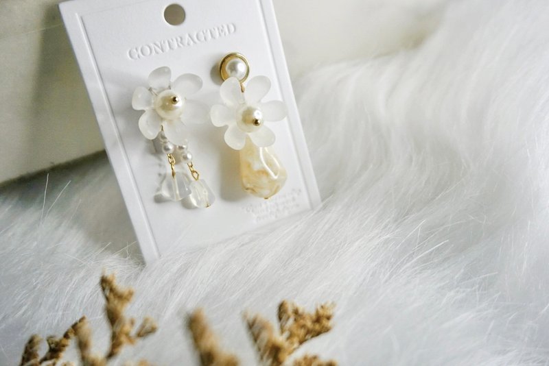 [Spring Warmth] Asymmetrical/earrings/ Clip-On/ Silver/white - Earrings & Clip-ons - Sterling Silver White