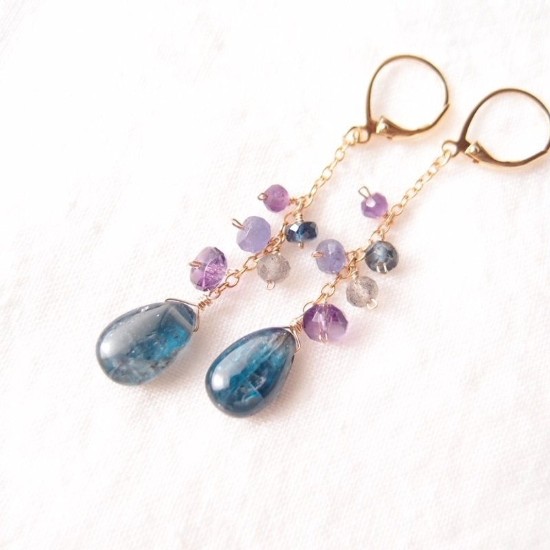 Bluegreen Kyanite × Chain Earrings　ブルーグリーンカイヤナイト×チェーン フレンチピアス - 耳環/耳夾/耳骨夾 - 寶石 藍色