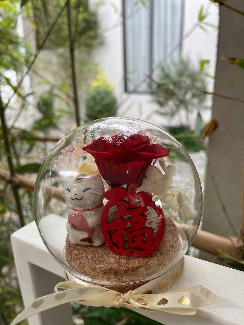 Lucky cat and everlasting red rose - Dried Flowers & Bouquets - Plants & Flowers Red