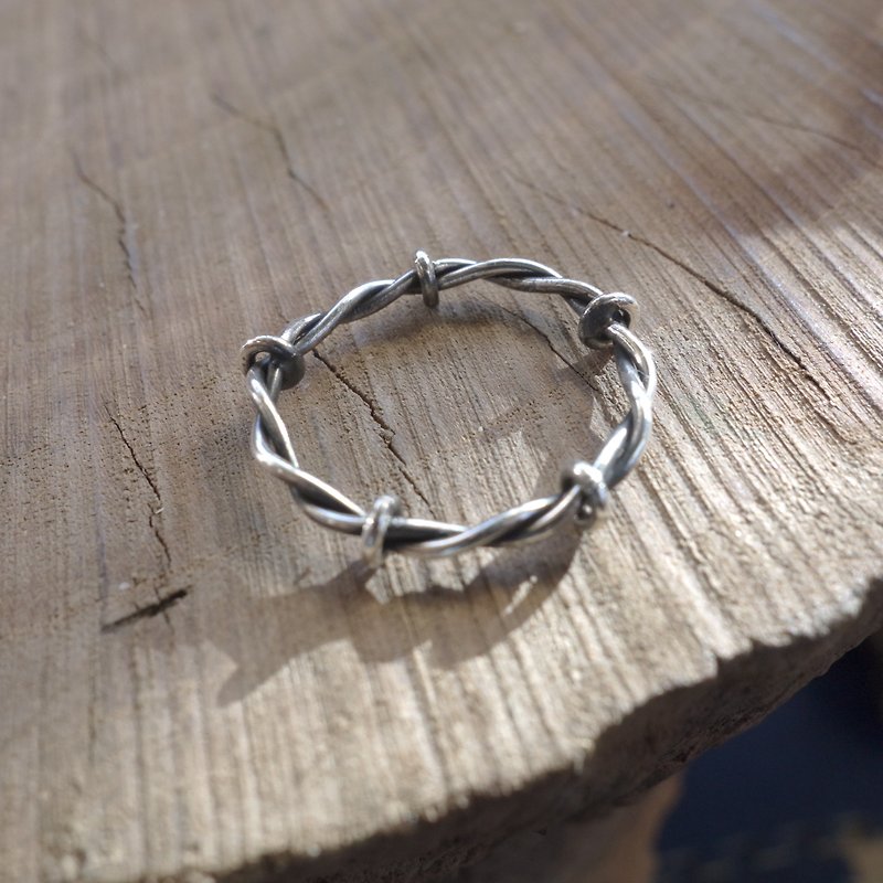 純銀 五環編織戒指 - 手工製作 可選硫化染黑或純銀色 - 戒指 - 其他金屬 銀色