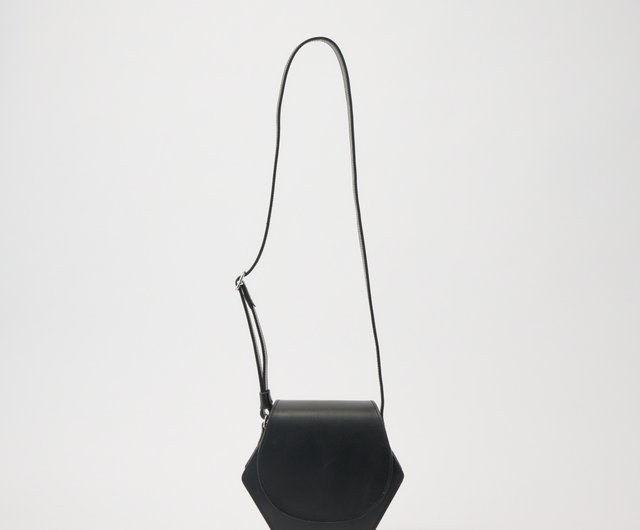leather shoulder hexa black】レザー/ショルダーバッグ