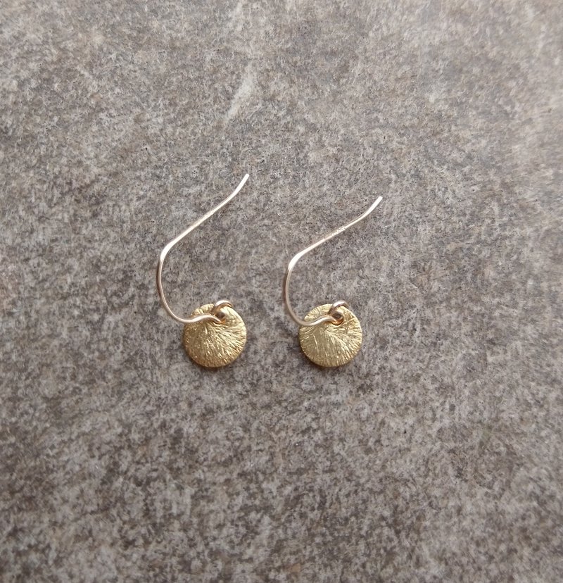 Tiny Gold-filled Disk Earrings - ต่างหู - โลหะ สีทอง