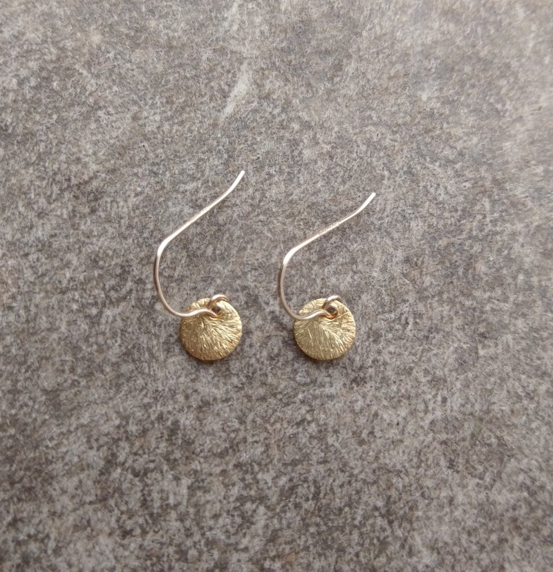 Tiny Gold-filled Disk Earrings - ต่างหู - โลหะ สีทอง