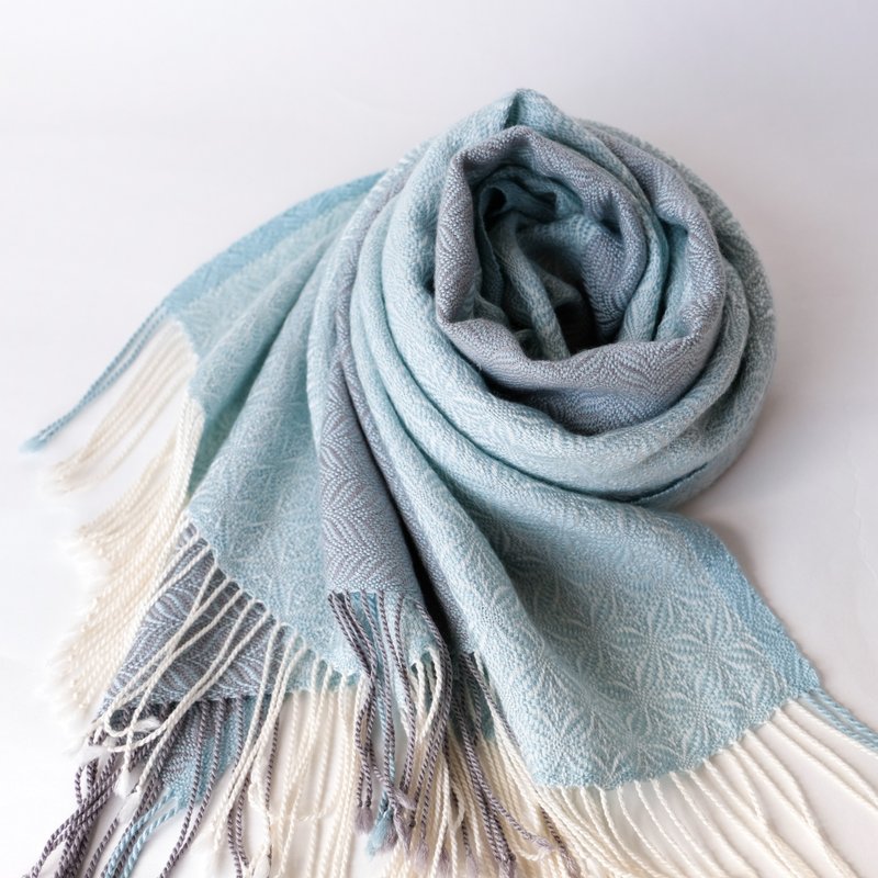 Cashmere Hand-woven cashmere silk stole [Rinka 02] - ผ้าพันคอถัก - วัสดุอื่นๆ สีน้ำเงิน