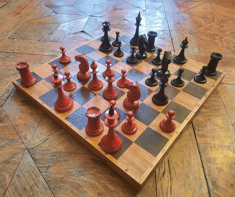 Mordovian Russian vintage chess set 1955 – red black 69 years old wooden chess - บอร์ดเกม - ไม้ 