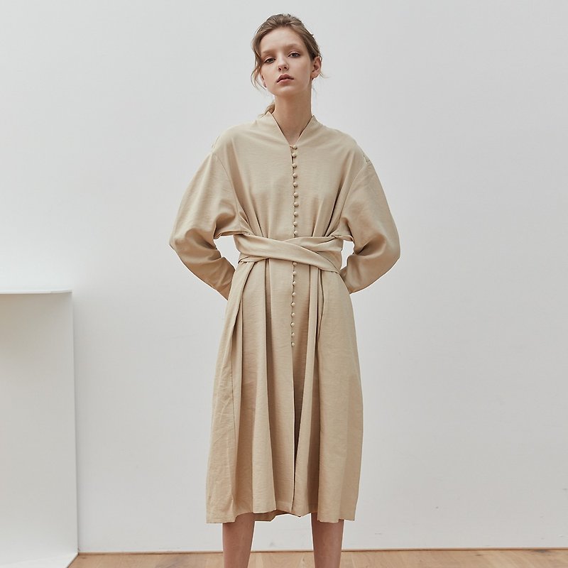 Returning | Beige-colored French monastery bag buckle streamer dress with belt and plain loose silhouette - One Piece Dresses - Cotton & Hemp Khaki