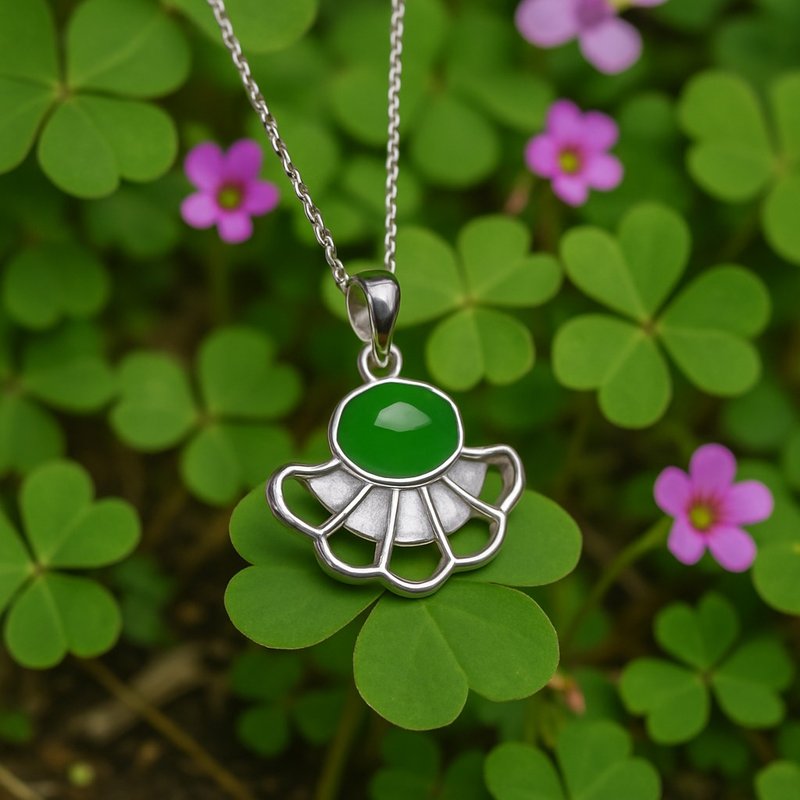 Swing dance jade sterling silver pendant with 18k gold plated - สร้อยคอ - หยก สีเขียว