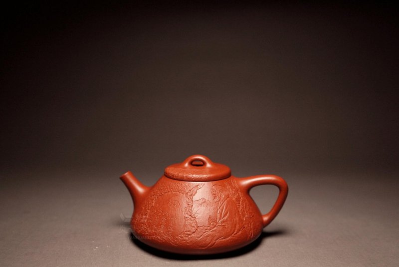 [Dharma Faces the Wall] National treasure-level pottery carving master Cheng Gang Tao carved Huanglong Mountain Zhuni Dahongpao 210cc - Teapots & Teacups - Pottery Red