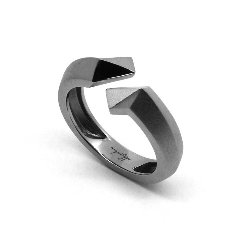 โลหะ แหวนทั่วไป สีเทา - TWIST Ring (S) / Gun Metal (exclusive design jewelry : silver)