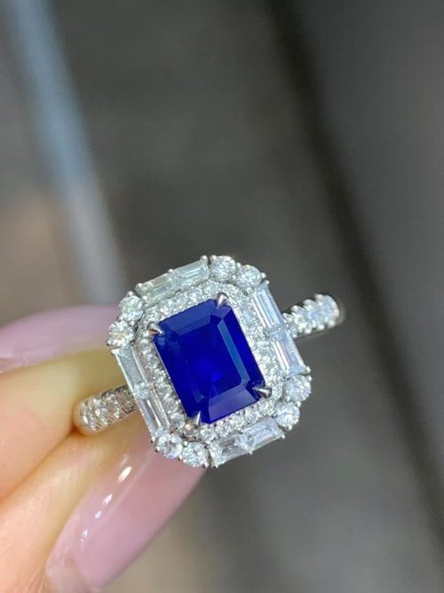 臺北奧斯珠寶｜客製莫桑石、莫桑鑽、GIA鑽石、彩色寶石 皇家藍寶石戒指 1.45克拉