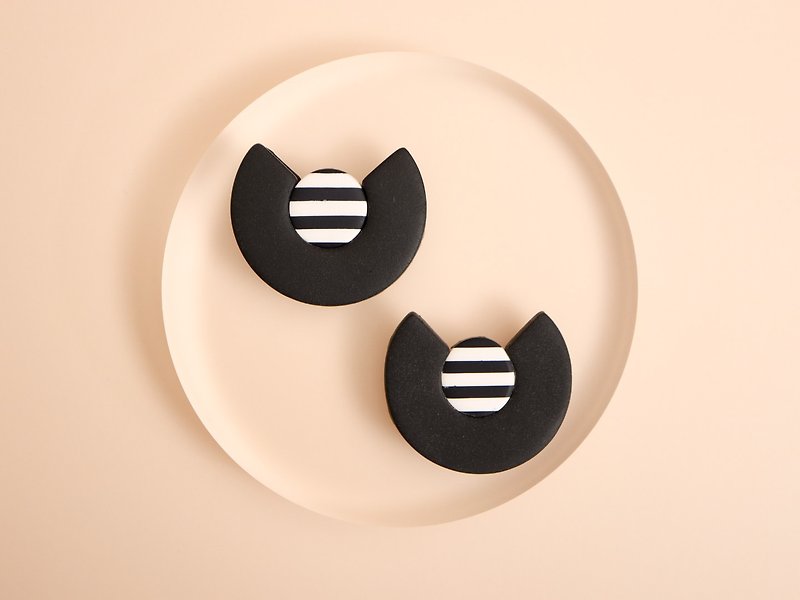 Black and border Clip-On/piercing/metal allergy friendly / 24 - Earrings & Clip-ons - Clay Yellow