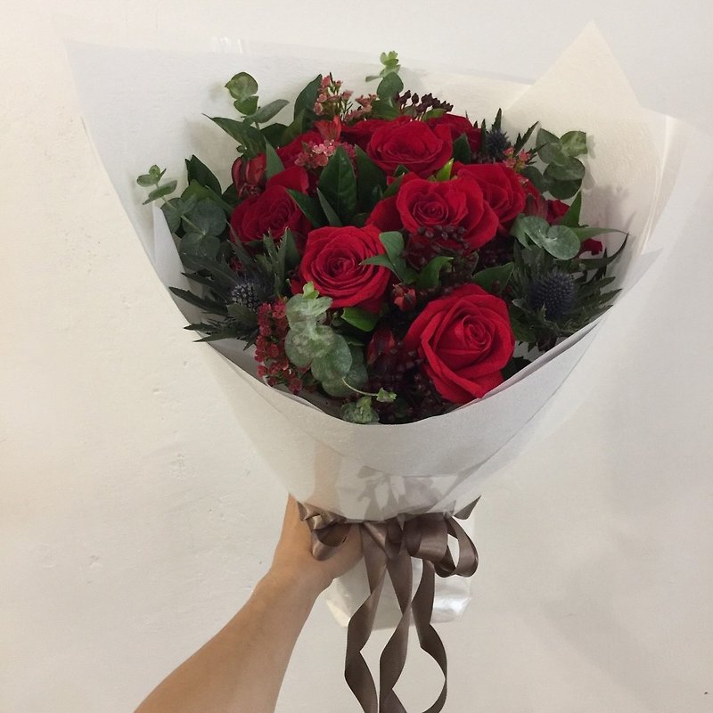 A bouquet of red roses with fresh flowers. V17. Taipei self-collection / delivery - ตกแต่งต้นไม้ - พืช/ดอกไม้ สีแดง