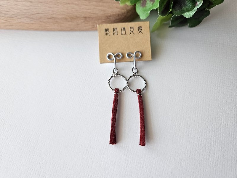 [Odd color] Red tassel ~ painless Clip-On, clip-on earrings, ear hooks - Earrings & Clip-ons - Other Materials Red