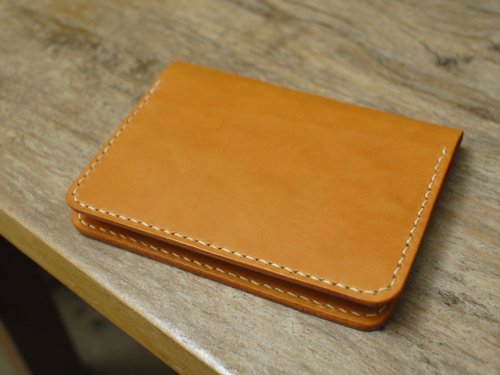 laycraftedstudio A simple wallet Tan color
