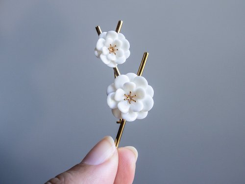 NATTA STUDIO Plum Blossom Porcelain Pin