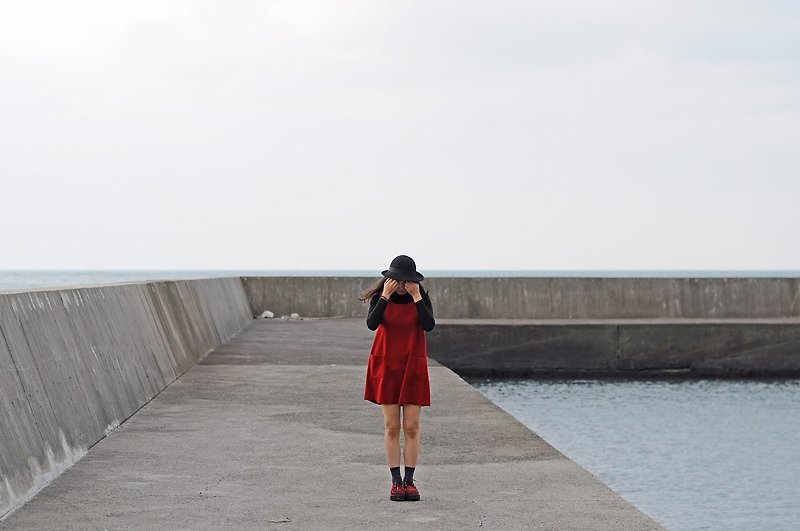 [Seasonal Sale] Red Light Wool Vest Dress Pocket Dress / Long Top Wool - ชุดเดรส - ขนแกะ สีแดง