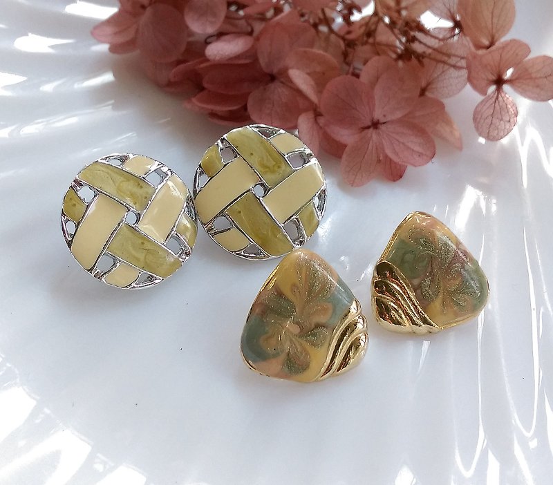 [Seasonal Sale] A set of 2 pairs of pastel sky pin earrings. Western antique jewelry - ต่างหู - โลหะ ขาว
