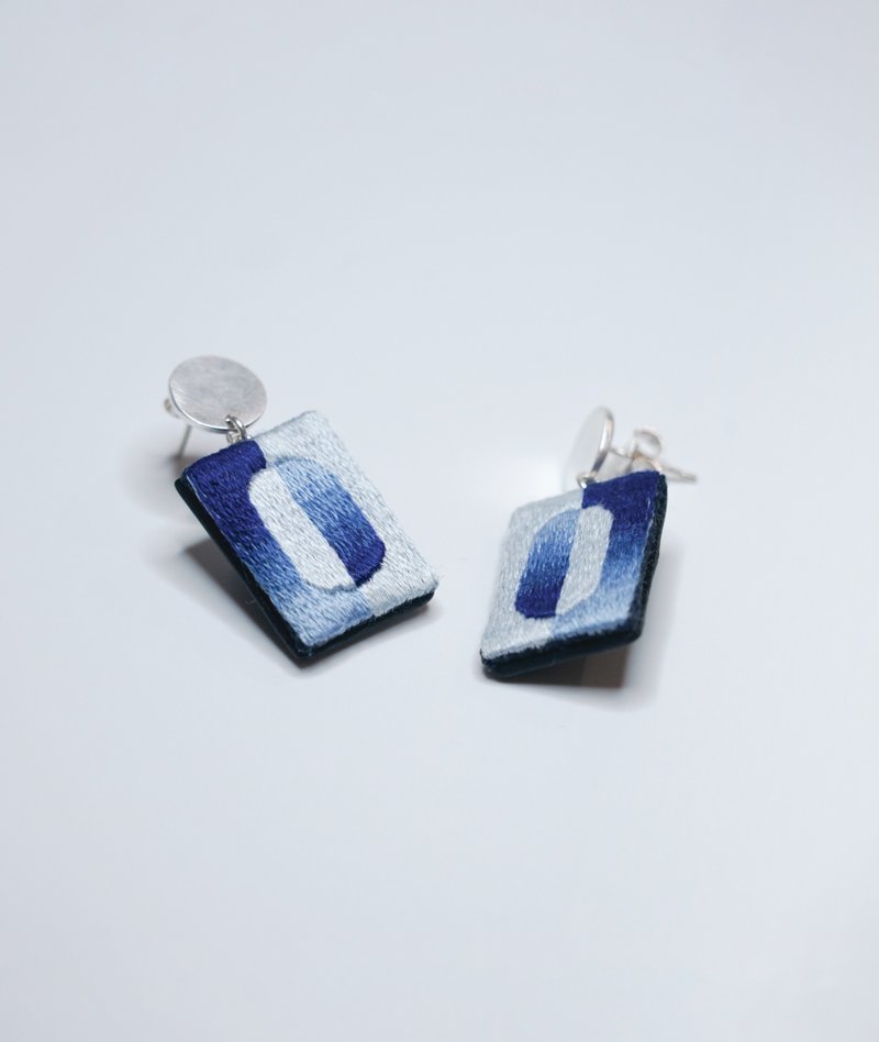 【Gradually Embroidery Vol.1】Series Embroidery Earrings - Earrings & Clip-ons - Thread Multicolor