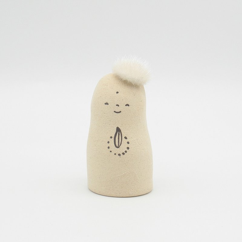 Handmade ceramic doll Jizo statue with a cute little beret - ของวางตกแต่ง - ดินเผา สีกากี