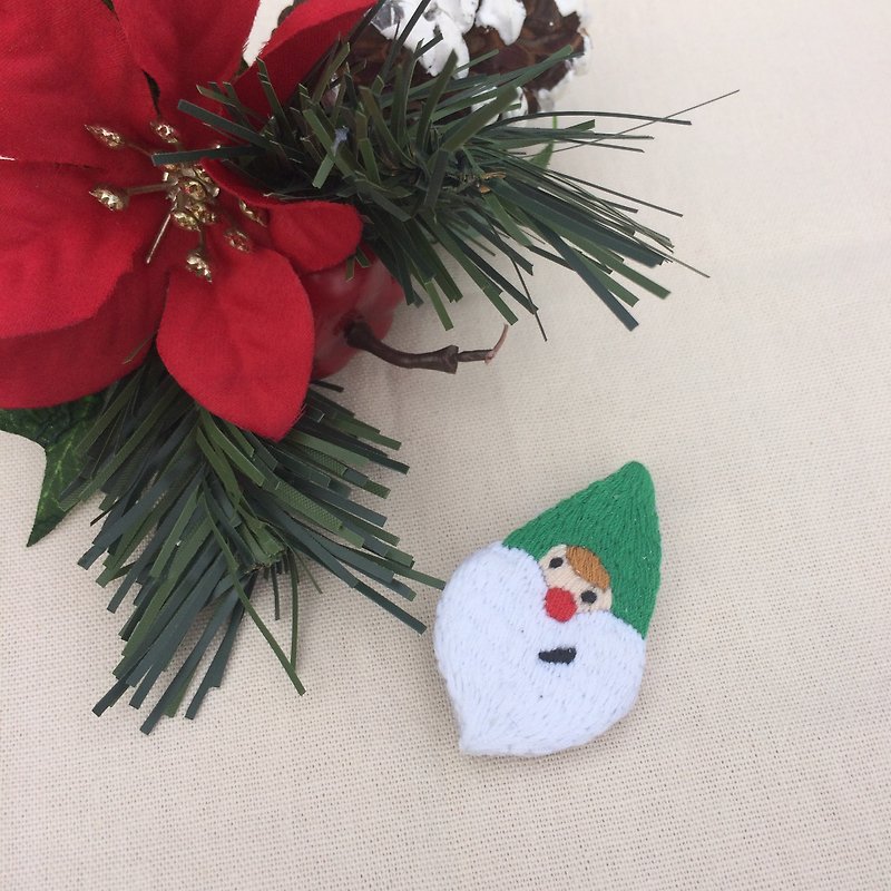 C'est trop Mignon \\ handmade embroidery * Green Santa Claus hat pin - Brooches - Thread Green
