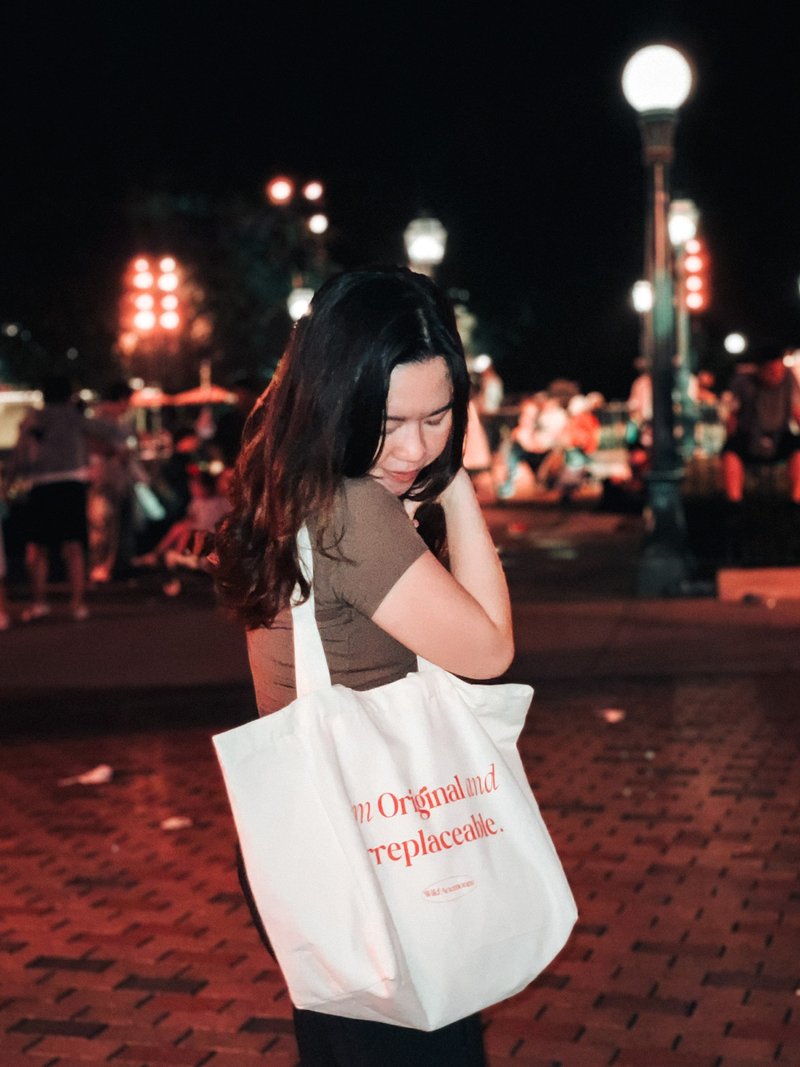 Wild Tote - Original and Irrepleaceable - กระเป๋าแมสเซนเจอร์ - วัสดุอื่นๆ สีแดง