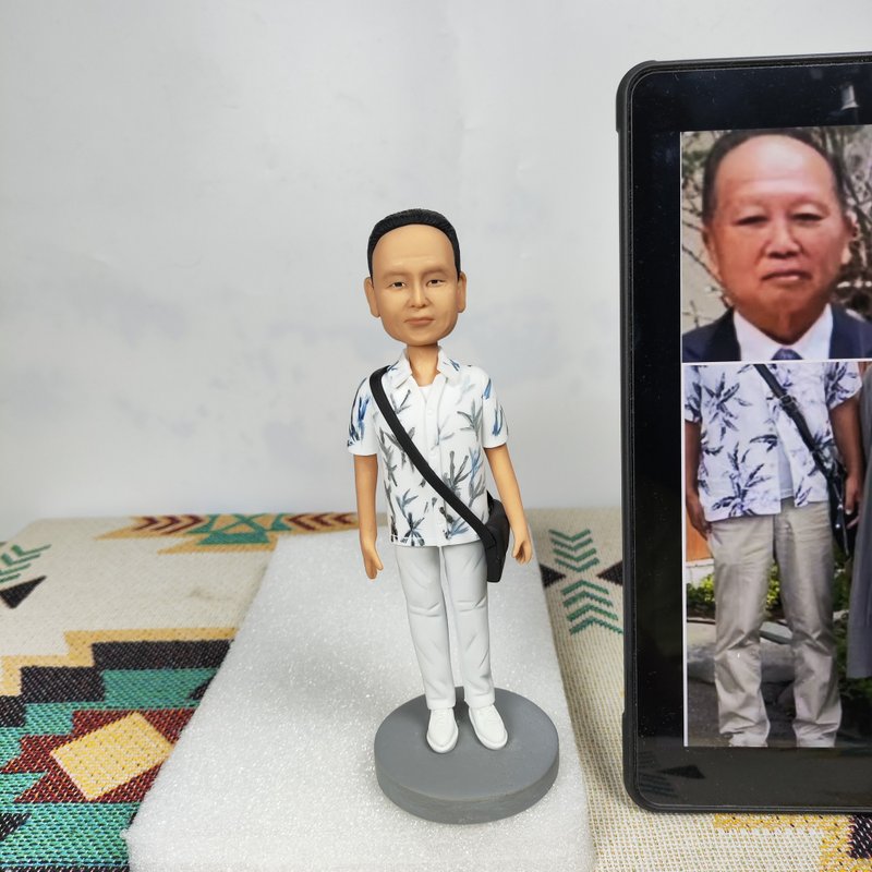 Customized figurine, doll, 3D portrait painting, facial painting, portrait, gift - Stuffed Dolls & Figurines - Clay Multicolor