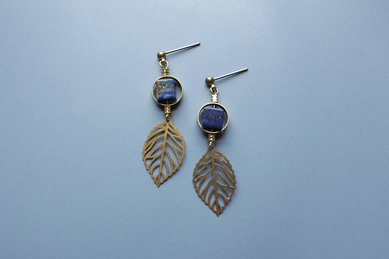 │ Gold Leaf │ Earrings - Lapis Lazuli - ต่างหู - โลหะ สีน้ำเงิน