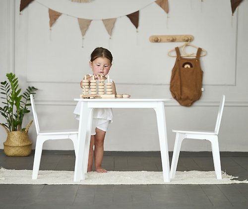 ODEAS 白色木製兒童桌和 2 把椅子套裝兒童家具幼兒桌椅