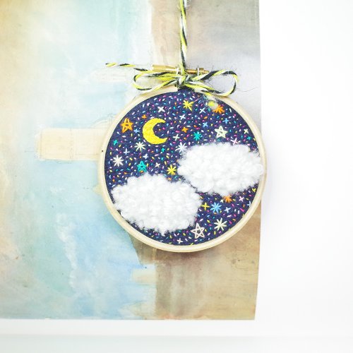 夜空の半立体雲 手刺繍フレーム 吊り下げ飾り - ショップ