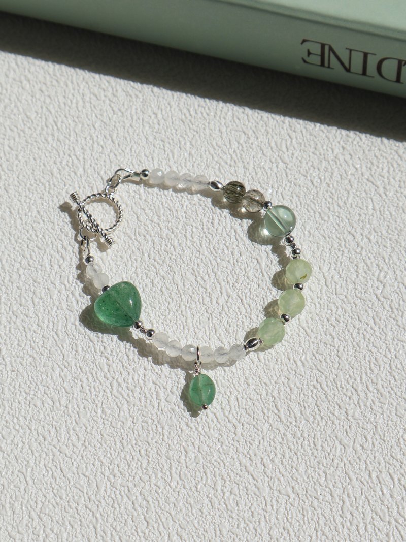 A mouthful of green plum smoothie. Green Strawberry Big Heart Stone S925 Sterling Silver Bracelet - สร้อยข้อมือ - คริสตัล สีเขียว