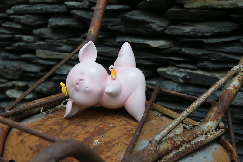 Corn-on-the Cob Lowland Piggy - Stuffed Dolls & Figurines - Resin Pink
