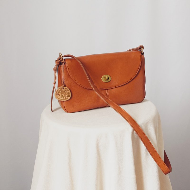 Genuine leather crossbody shoulder bag for women and adults. Can hold a long wallet. - กระเป๋าแมสเซนเจอร์ - หนังแท้ สีส้ม