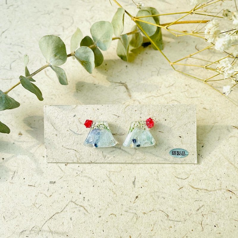 Fuji :: Handmade Flower Resin Earrings - ต่างหู - พืช/ดอกไม้ สีน้ำเงิน
