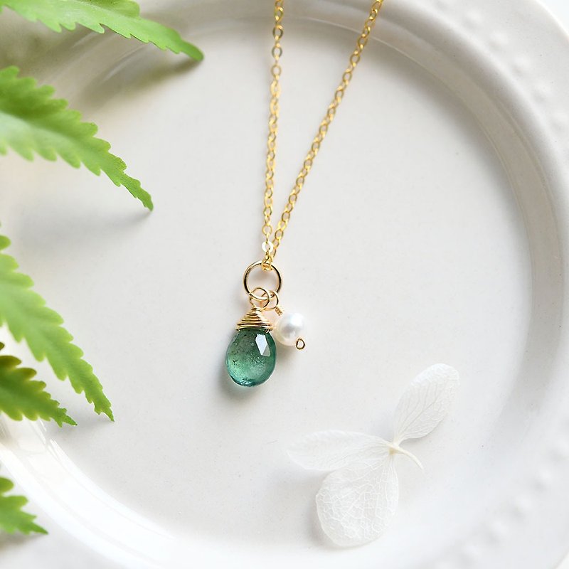 Emerald and freshwater pearl necklace , a Stone symbolizing good luck, happiness and wisdom, May birthstone - สร้อยคอ - เครื่องเพชรพลอย สีเขียว