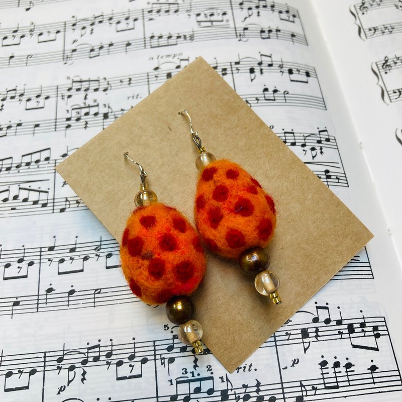 Unique Needle felted with Pearl Earrings: Polka Dots - Earrings & Clip-ons - Wool 