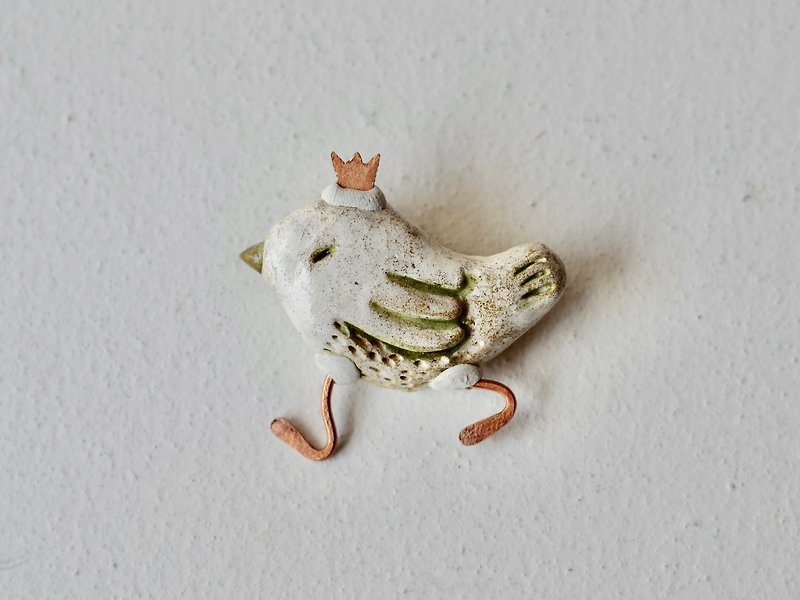 bird posing as a king broach 50 - Brooches - Pottery White