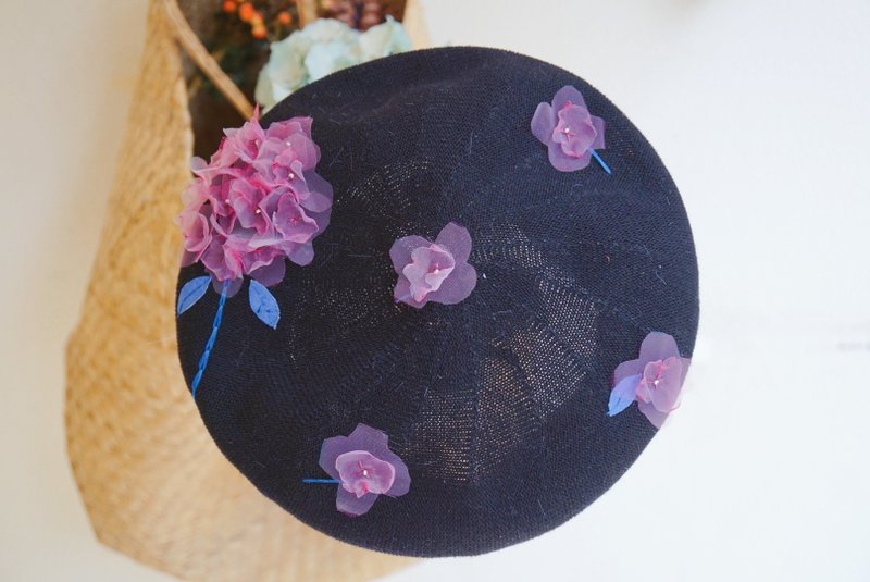 鹿栗塔原創設計手工刺繡手作繡球花畫家帽紫陽花貝雷帽 - 帽子 - 繡線 黑色