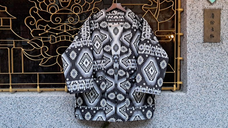 AMIN'S SHINY WORLD Geometric Indian large totem glitter gold jacquard KIMONO - เสื้อโค้ทผู้ชาย - ผ้าฝ้าย/ผ้าลินิน หลากหลายสี