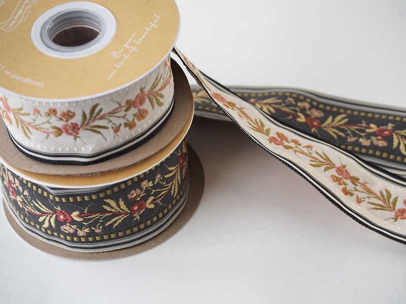 Wide Satin Ribbon Exquisite Hand Embroidery Gift Wrapping Floral Clothing Access - วัสดุห่อของขวัญ - งานปัก สีเขียว
