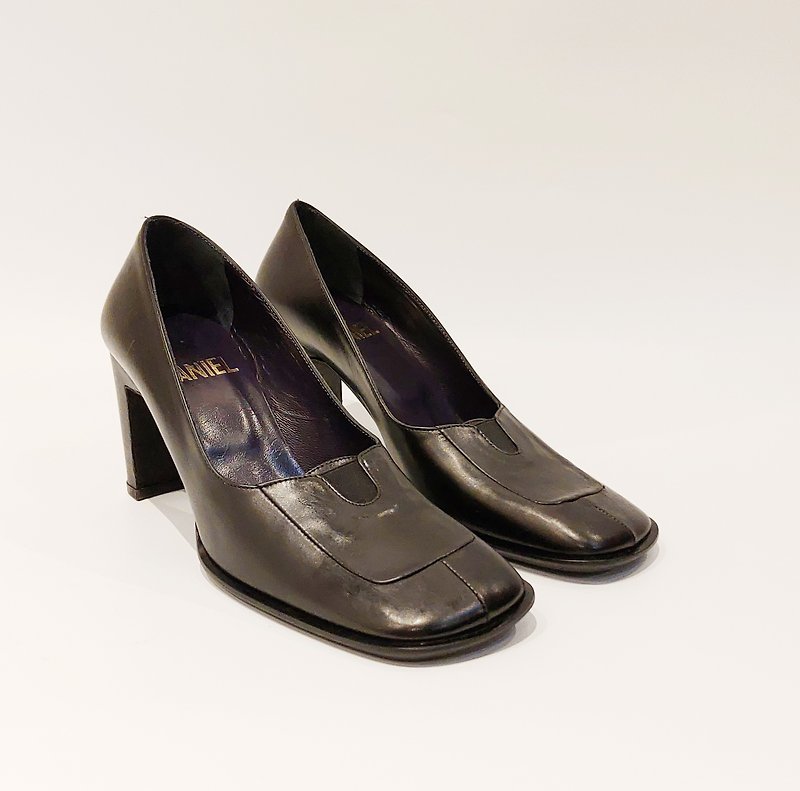Italian leather square toe heel shoes - รองเท้าส้นสูง - หนังแท้ สีดำ