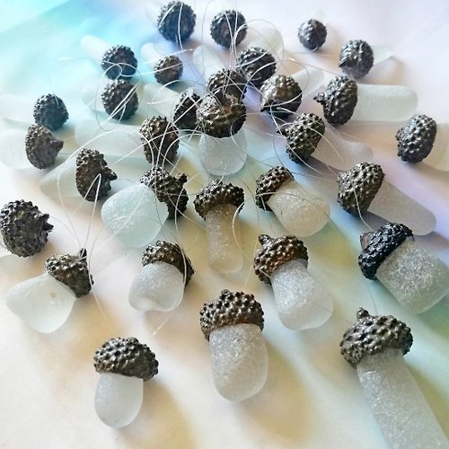 海玻璃給你 Christmas tree decor Sea Glass Acorn.Xmas gift ideas.Christmas balls gift set