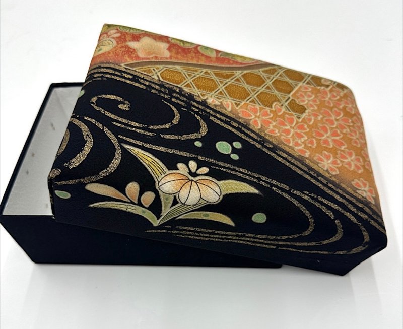 ทาคาราบาโกะ - กล่องเก็บของที่หุ้มด้วยผ้ากิโมโนของญี่ปุ่น ผลิตในประเทศญี่ปุ่น สัม - กล่องเก็บของ - ผ้าไหม สีดำ